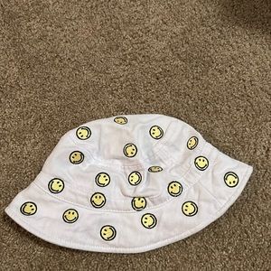 White bucket hat